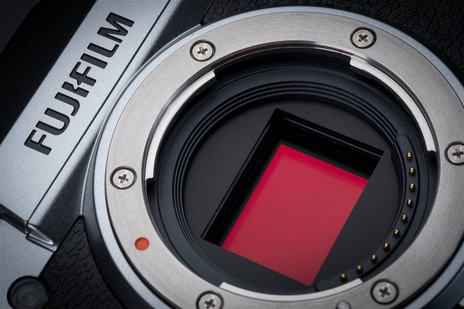 Immagine di Mirrorless Fujifilm X-E4 in super offerta su Mediaworld!