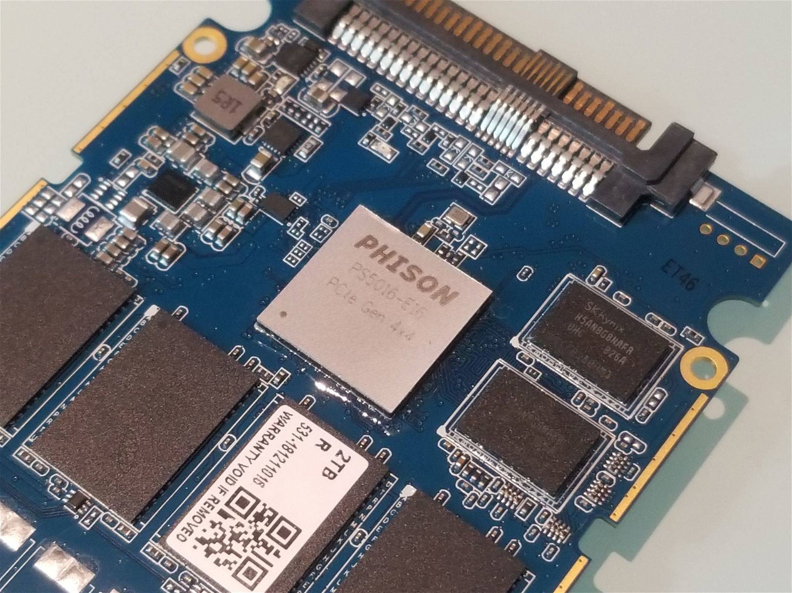 Immagine di Lexar mostra un SSD PCI Express 4.0 x4 capace di raggiungere 7 GB/s in lettura