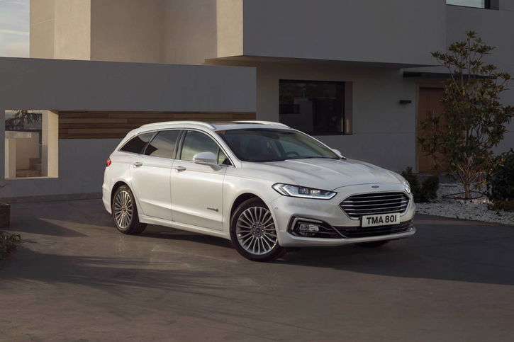 Immagine di Ford Mondeo: al salone di Bruxelles le versioni Hybrid e wagon