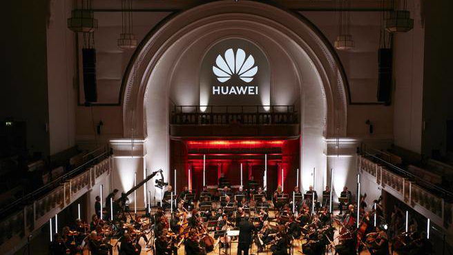 Immagine di Huawei, l'intelligenza artificiale di Mate 20 Pro termina la celebre sinfonia incompiuta di Schubert
