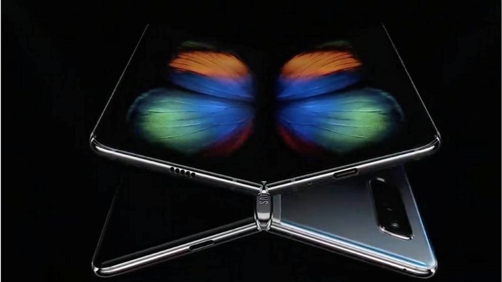 Immagine di Samsung Galaxy Fold 2 arriverà a luglio con una fotocamera sotto il display?