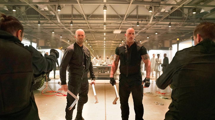 Immagine di Hobbs &amp; Shaw, lo spin off di Fast and Furious si rivela nel primo trailer italiano