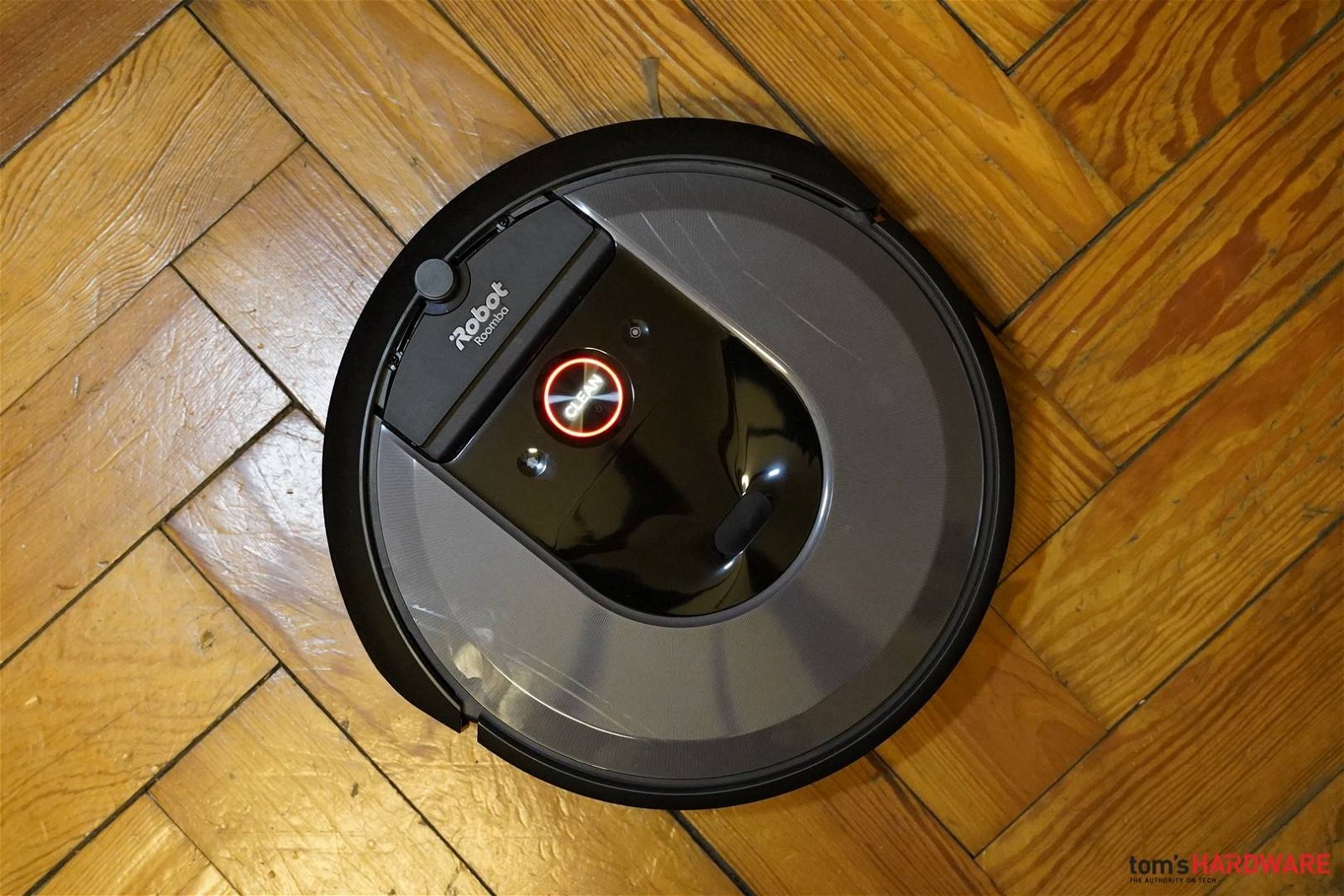 Immagine di Recensione iRobot Roomba i7+: mappa la casa e svuota da solo il serbatoio, ma a che prezzo!