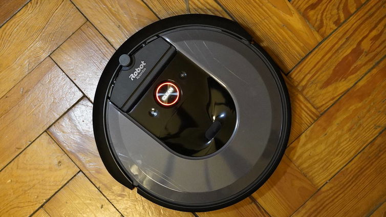 Immagine di Recensione iRobot Roomba i7+: mappa la casa e svuota da solo il serbatoio, ma a che prezzo!