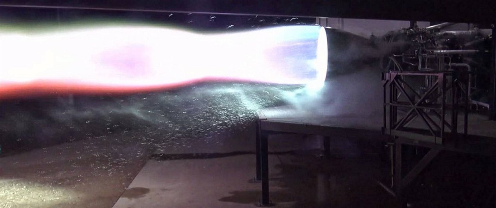 Immagine di SpaceX testa il motore a razzo Raptor per prepararsi ai viaggi verso Marte