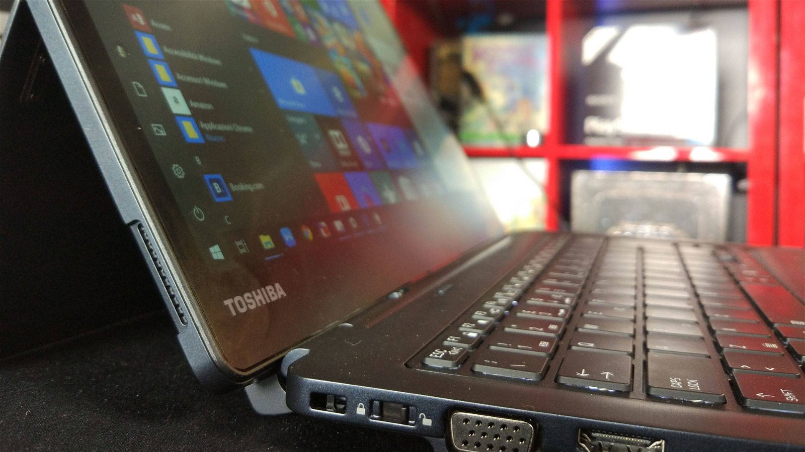 Immagine di Recensione Toshiba Portégé X30T, sfida Surface Pro 6 con un'autonomia da urlo