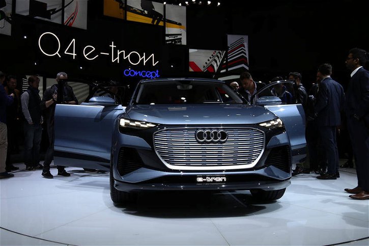 Immagine di Audi dichiara guerra alla Tesla Model 3 con un'A4 e-tron
