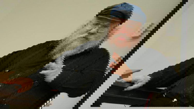 Immagine di George R.R. Martin assicura i fan: il finale dei libri de Il Trono di Spade sarà diverso
