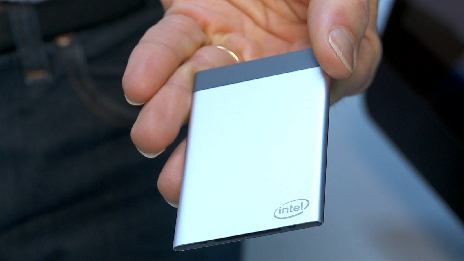 Immagine di Intel Compute Card addio, il modular computing non prende piede