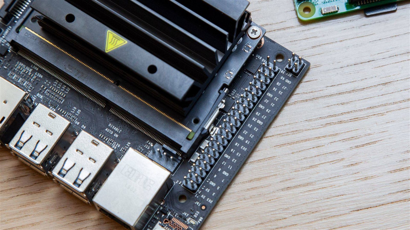 Immagine di Jetson Nano, la board Nvidia da 99 dollari per l'intelligenza artificiale