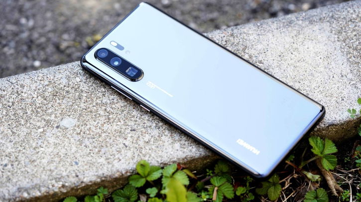 Immagine di Huawei P30 Pro smontato da iFixit: riparabilità 4 su 10