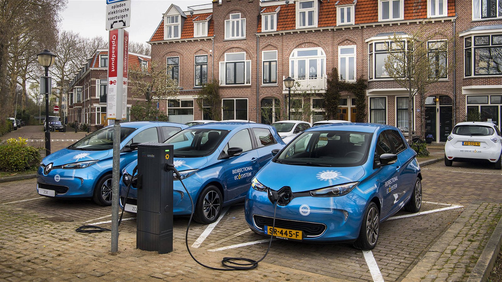 Immagine di Renault testa la ricarica bidirezionale tra auto e rete elettrica