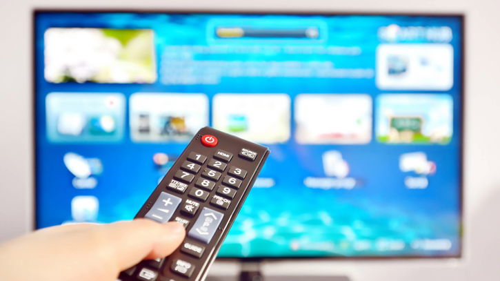 Immagine di Samsung ora installa McAfee antivirus sulle sue smart TV. Bloatware o soluzione utile?