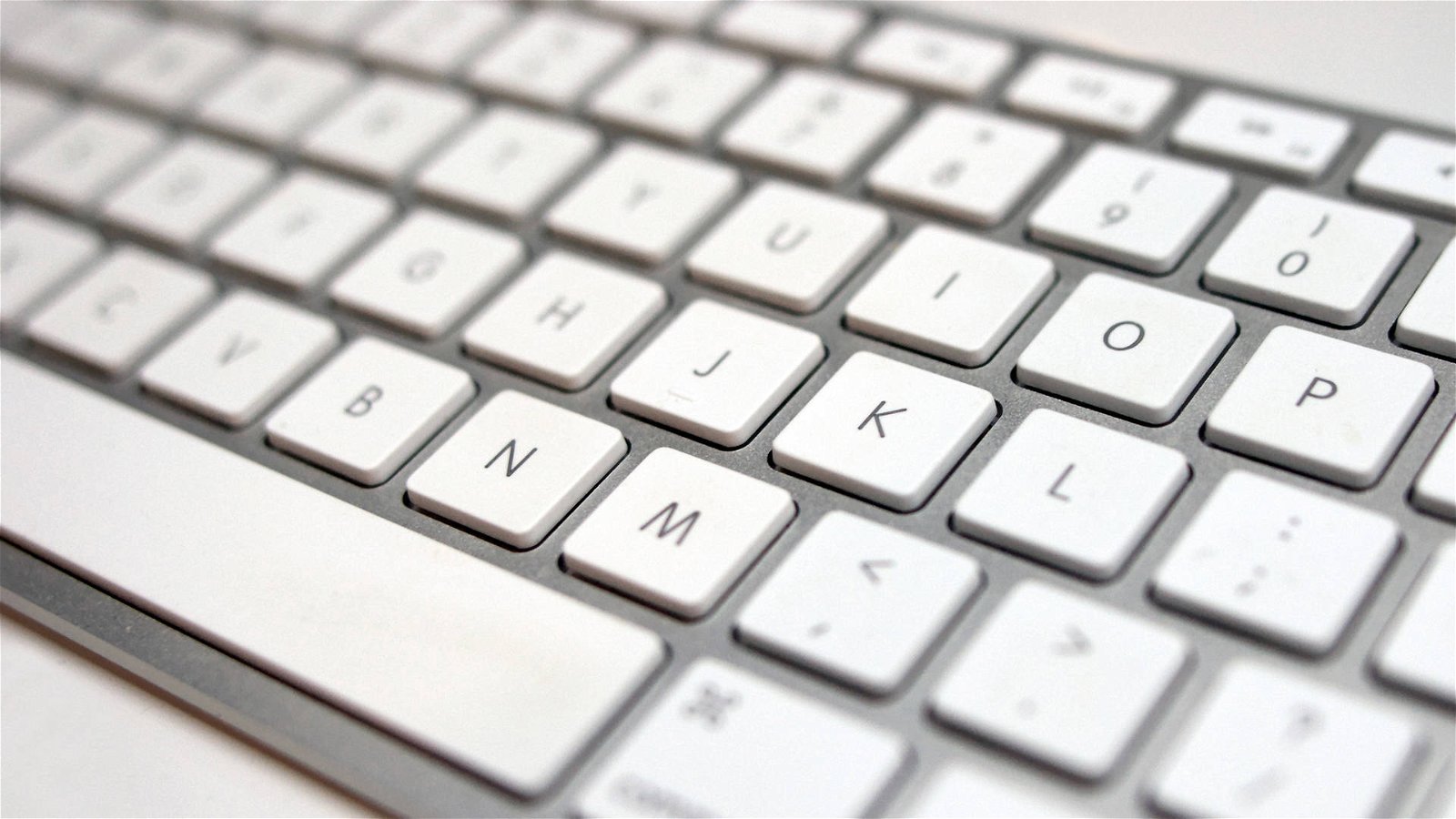 Immagine di Apple chiede scusa per i MacBook con tastiera a farfalla ancora malfunzionanti