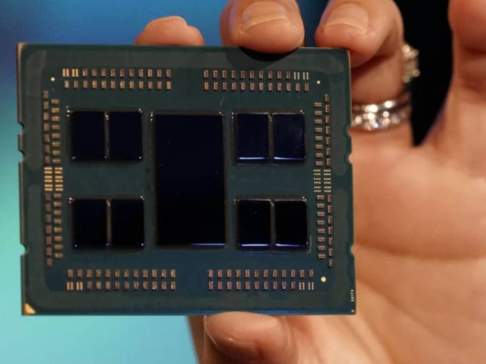 Immagine di AMD EPYC Rome letteralmente a nudo: ecco 39,54 miliardi di transistor