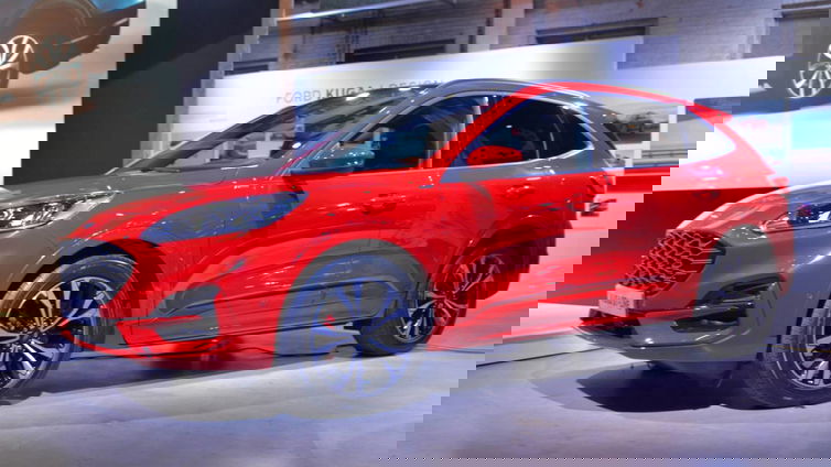 Immagine di Ford rivela la nuova Kuga, il SUV che si affaccia sull'ibrido