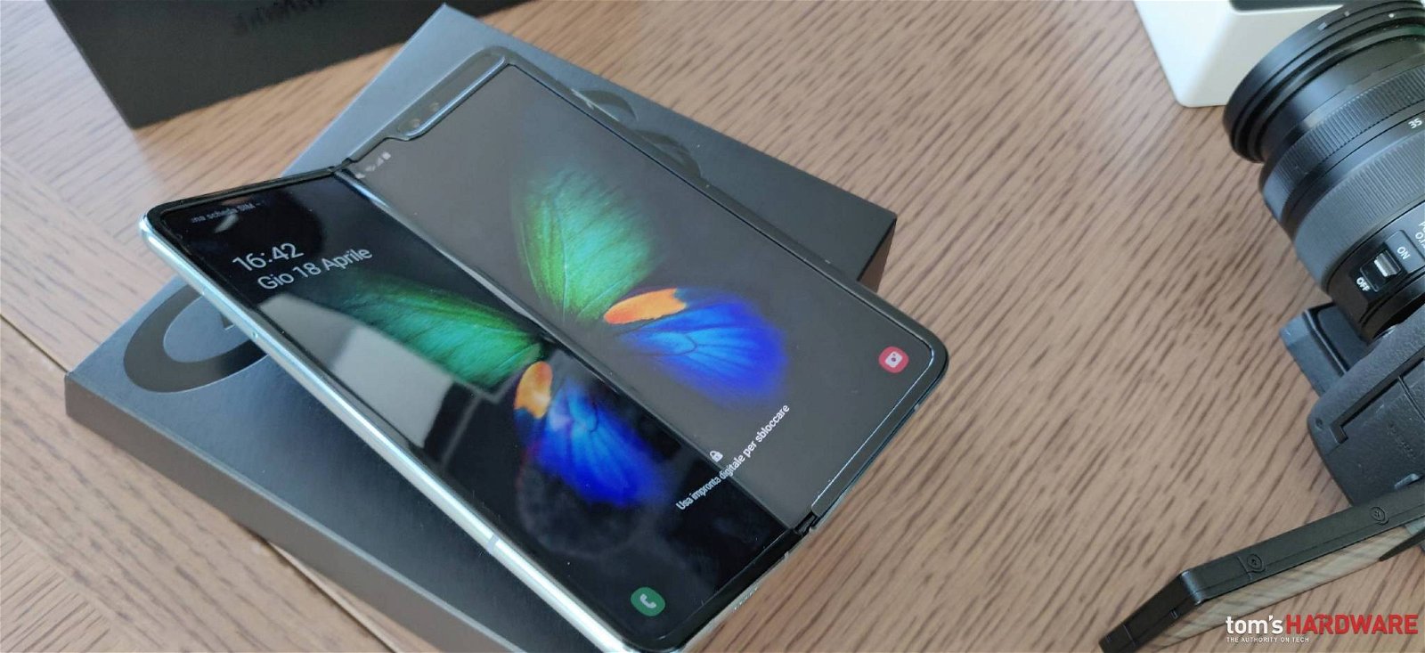 Immagine di Galaxy Fold non ha ancora una data: Samsung chiede agli utenti di confermare la prenotazione