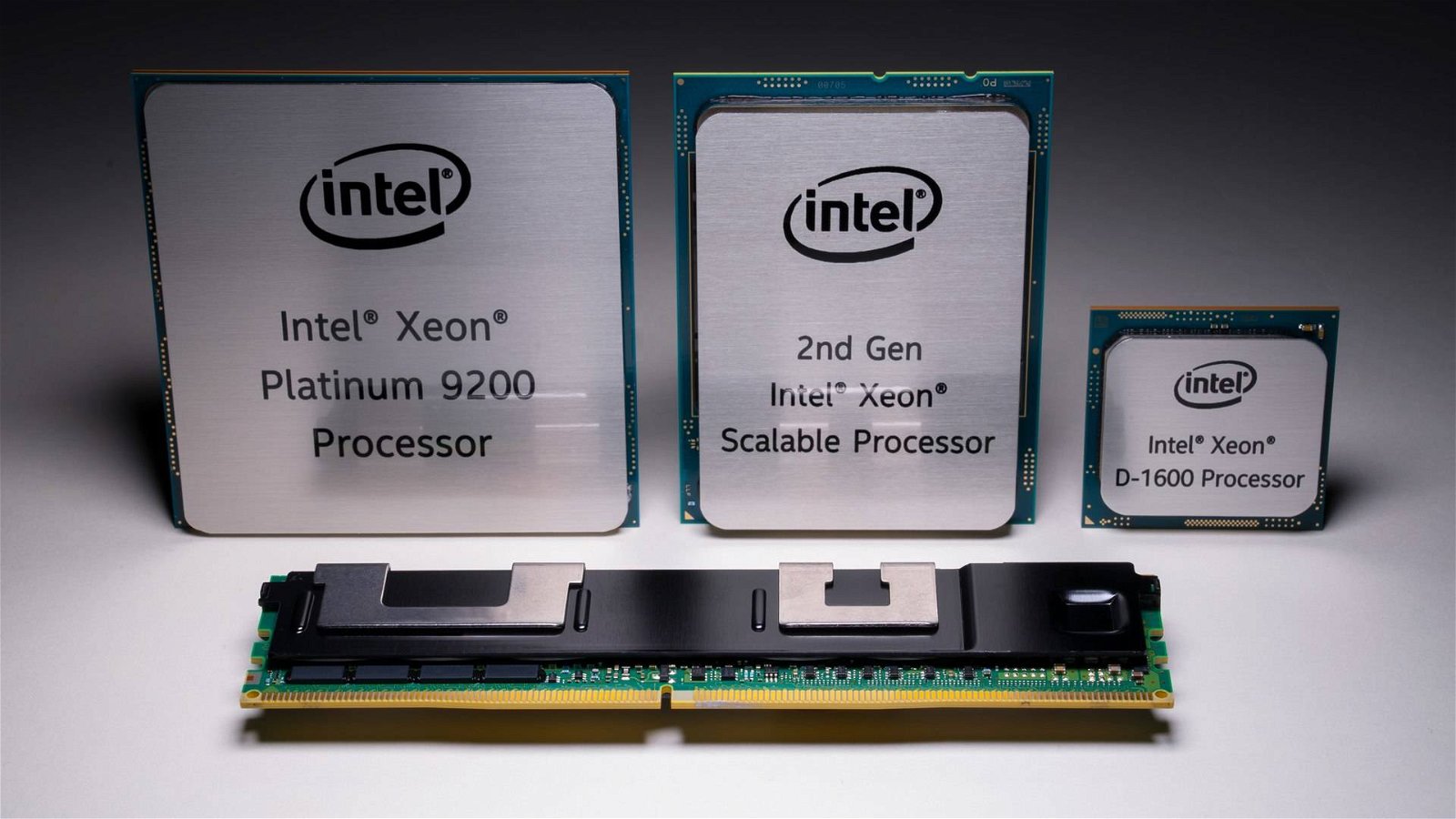 Immagine di Intel modifica l'offerta Xeon: addio ad alcune CPU e taglio dei prezzi