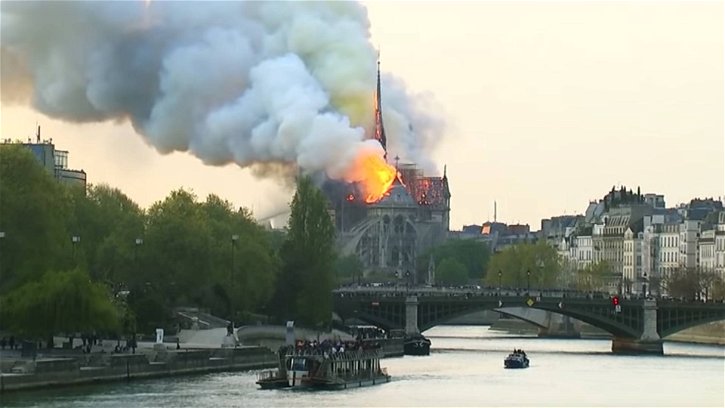 Immagine di PSA si impegna per la ricostruzione di Notre Dame