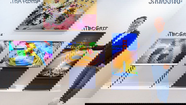 Immagine di Samsung presenta una TV verticale: la vorrebbero i Millennials