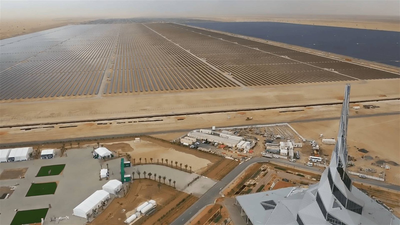Immagine di Solare, Dubai investe 13,6 miliardi di dollari in un impianto da 5000 Megawatt