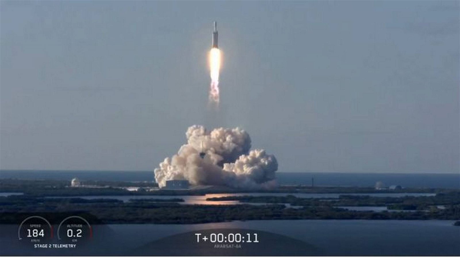 Immagine di Il Falcon Heavy dà spettacolo con il triplo atterraggio del suo primo volo commerciale