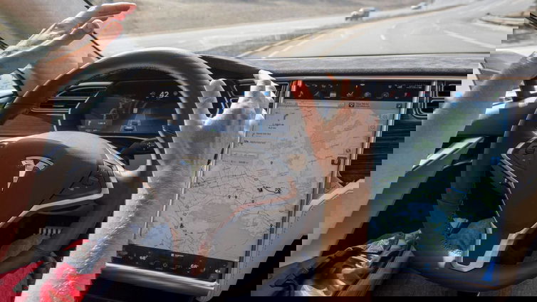 Immagine di Tesla sfida Uber e Lyft con dei robo-taxi
