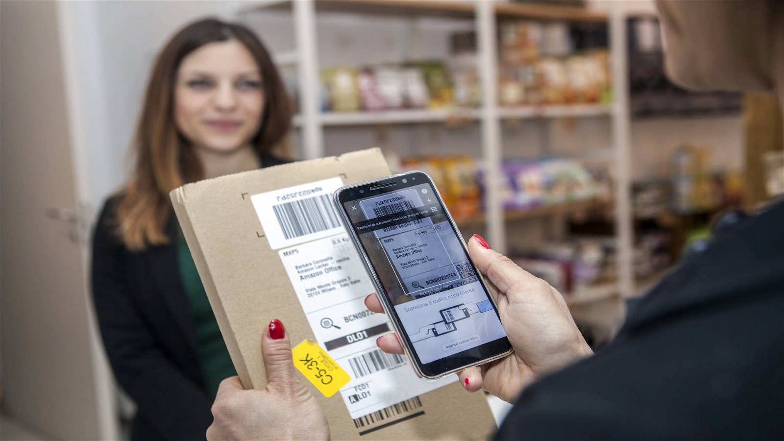 Immagine di Amazon Counter in Italia: ritiro pacchi in migliaia di negozi, tabaccherie e librerie Giunti