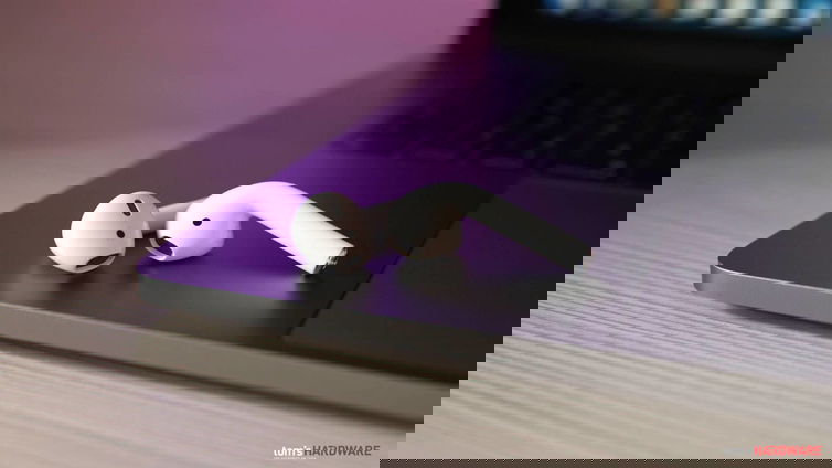 Immagine di Apple: brevetto svela come ricaricare le AirPods tramite l'iPhone