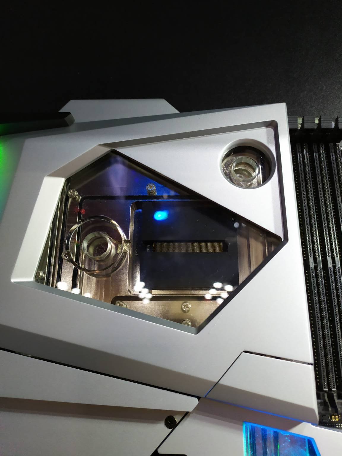 Immagine di ASRock ufficializza la X570 Aqua, una scheda madre senza pari per i Ryzen 3000