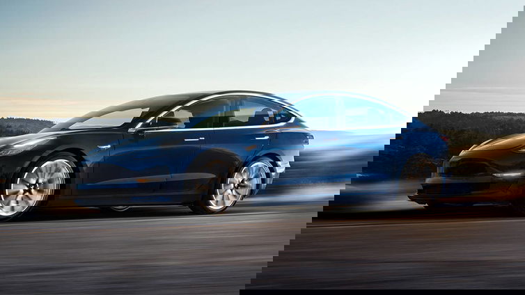 Immagine di Tesla Model 3: c'è una versione con autonomia di 150 Km