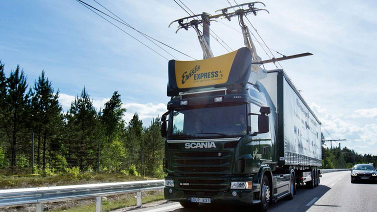 Immagine di Germania: primi cavi aerei in autostrada per camion elettrici