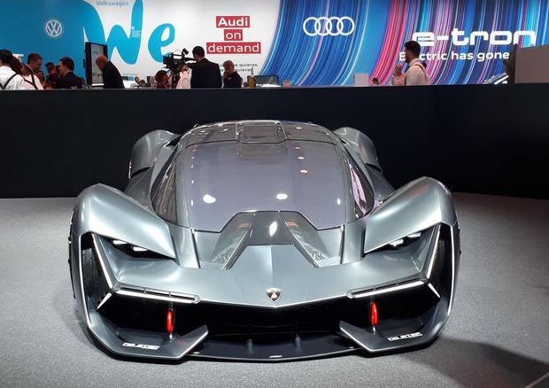 Immagine di Lamborghini guarda al futuro con un’ibrida