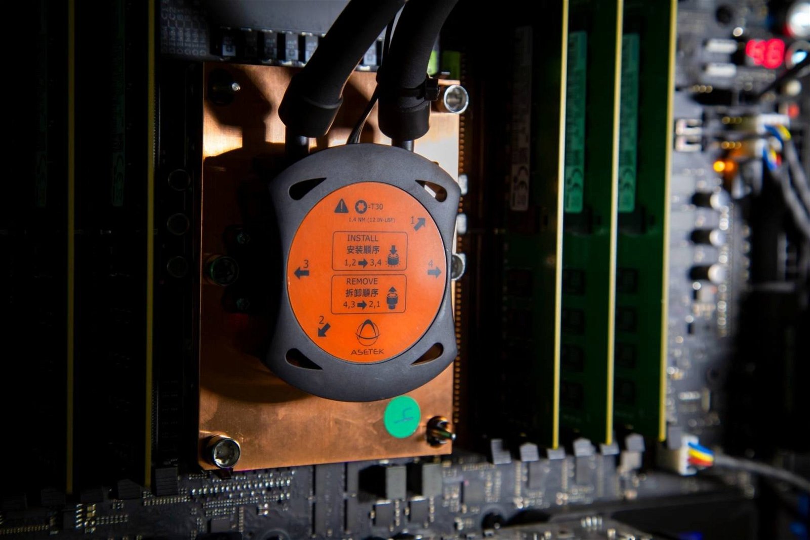 Immagine di Intel Xeon Cascade Lake-W, spuntano le presunte specifiche tecniche