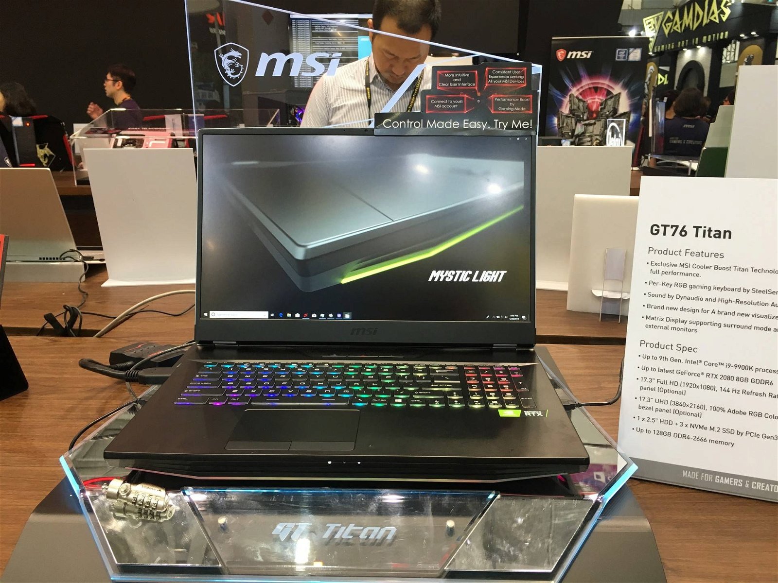 Immagine di MSI GT76 Titan, notebook o desktop? Dentro c'è un Core i9-9900K