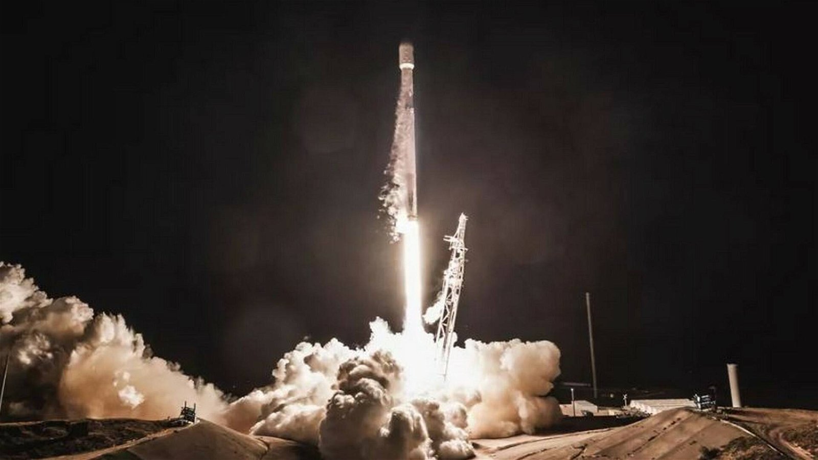 Immagine di SpaceX lancerà 60 satelliti Starlink il 15 maggio. Musk: "molto probabilmente andrà male"
