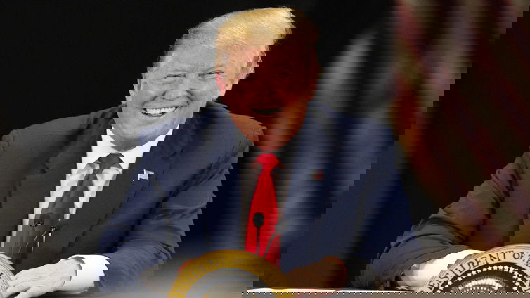 Immagine di Trump: le nuove tasse potrebbero colpire anche PS5 e Xbox Scarlett