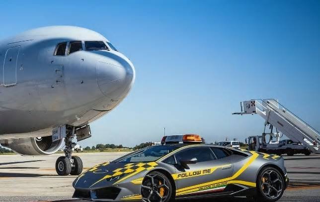 Immagine di Una Lamborghini Huracán è in servizio all'aeroporto di Bologna, ecco come mai