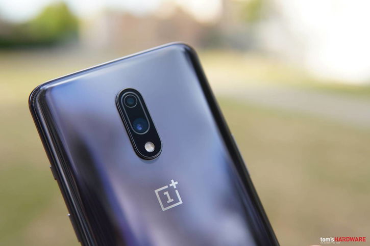 Immagine di OnePlus 7, il prototipo mai visto prima che ricorda Pixel 6