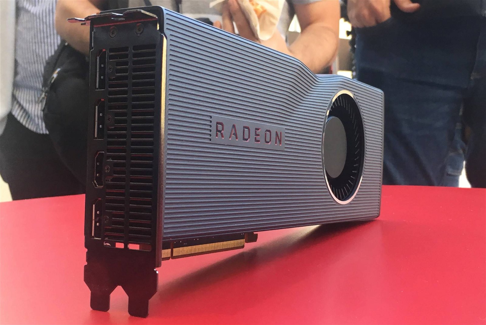 Immagine di Radeon RX 5700 XT e 5700, AMD taglia il prezzo prima dell'uscita