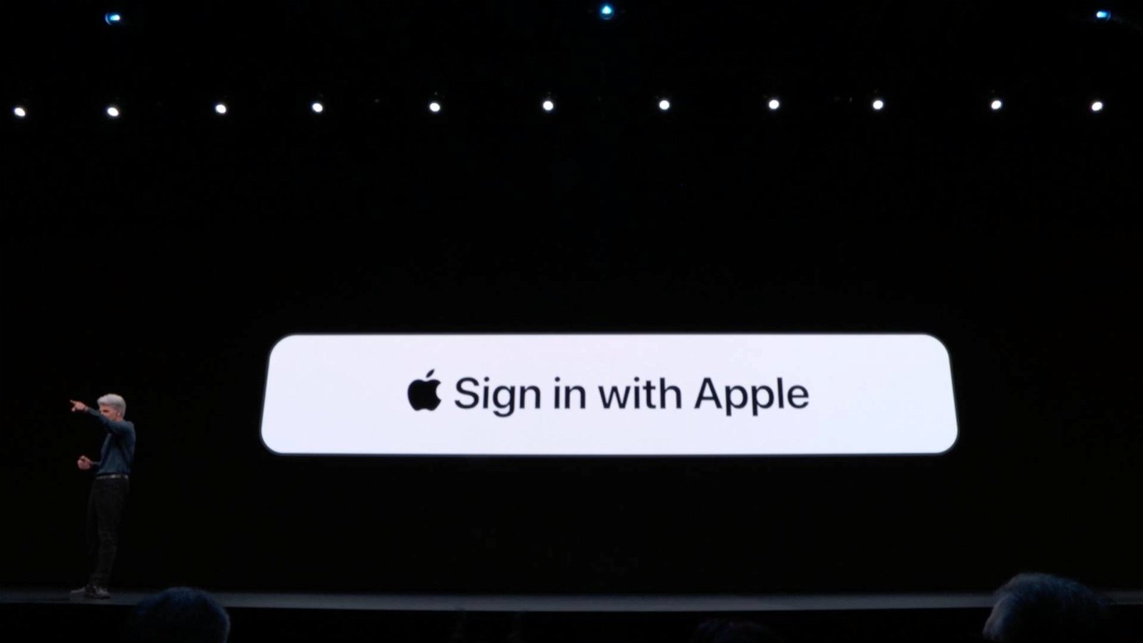 Immagine di "Sign In With Apple" protegge la privacy e sfida Google-Facebook
