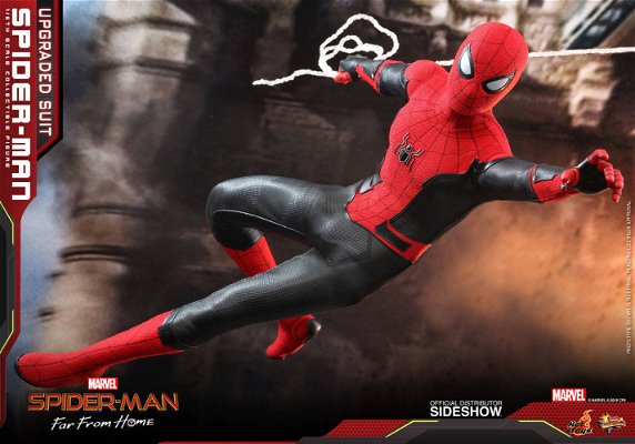 spider-man-upgraded-suit-by-hot-toys-39921.jpg