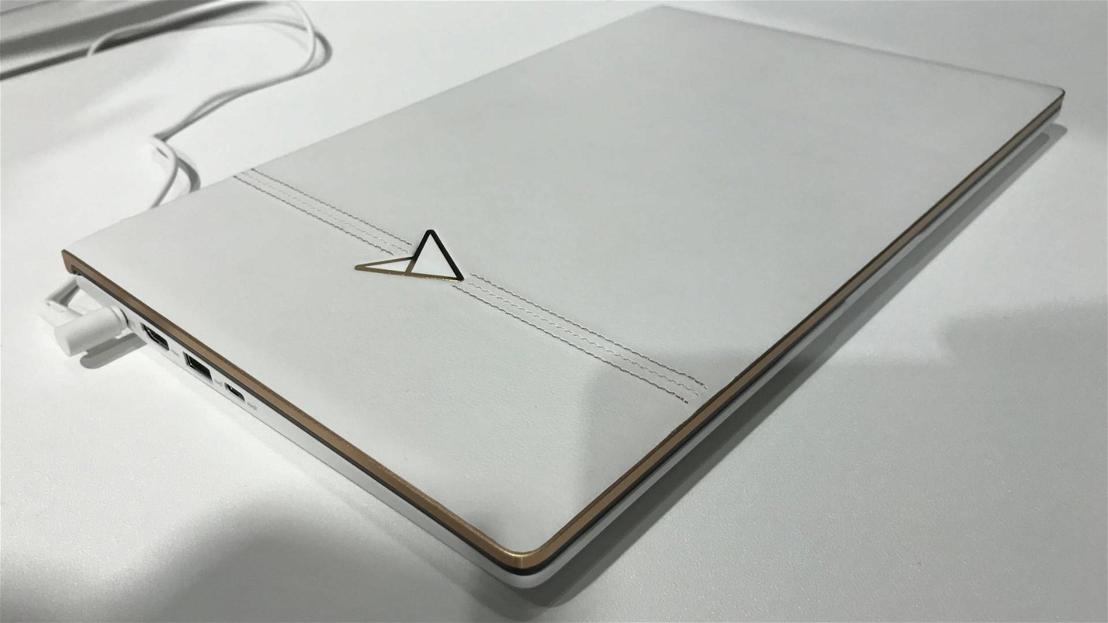 Immagine di Asus, un nuovo ZenBook per celebrare i 30 anni dell'azienda