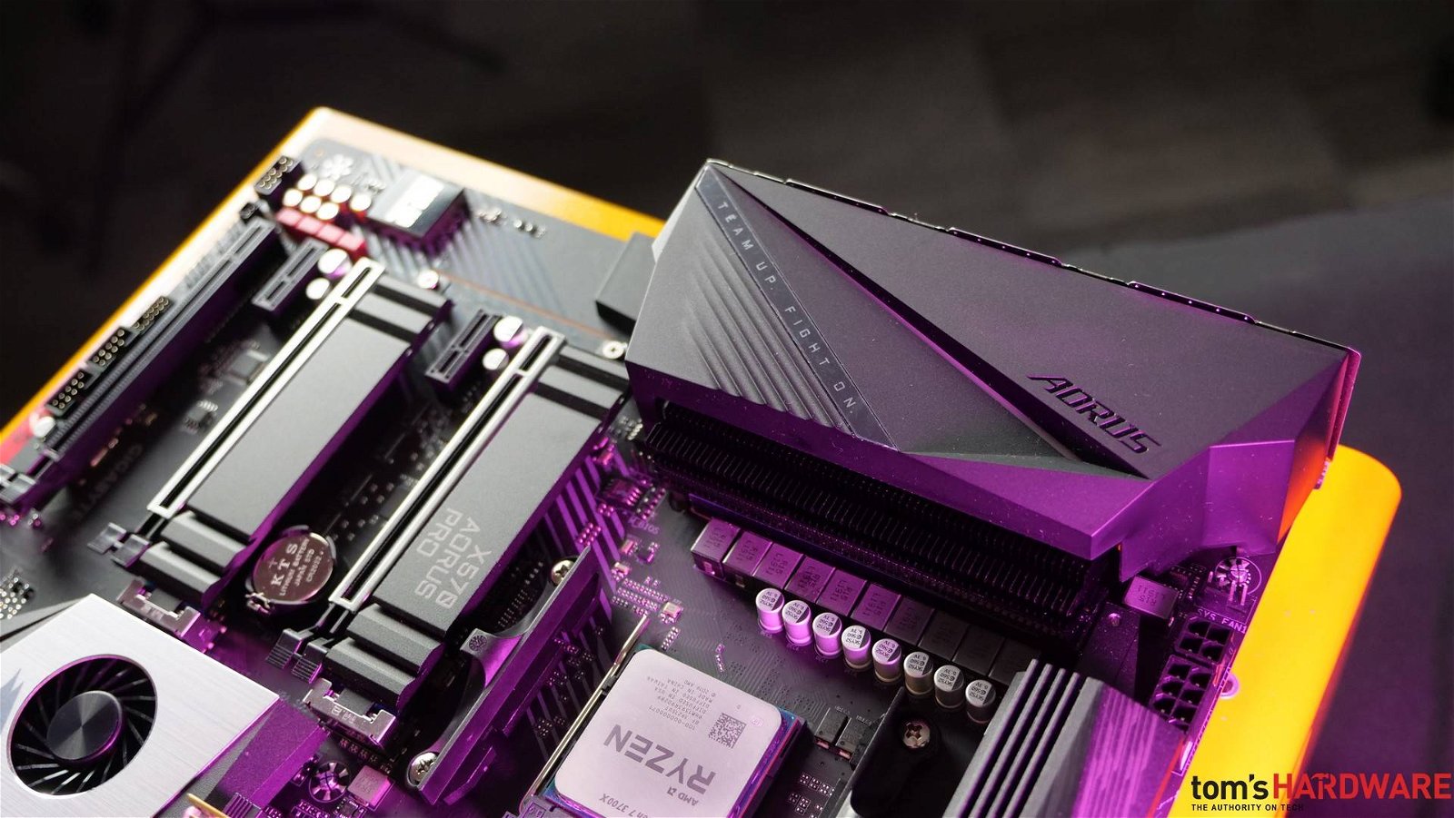 Immagine di Gigabyte: il nuovo BIOS per schede madre AMD 300 e 400 disabilita il PCIe 4.0