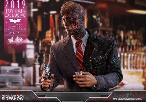 two-face-sixth-scale-figure-by-hot-toys-41391.jpg