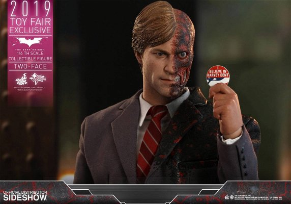 two-face-sixth-scale-figure-by-hot-toys-41398.jpg