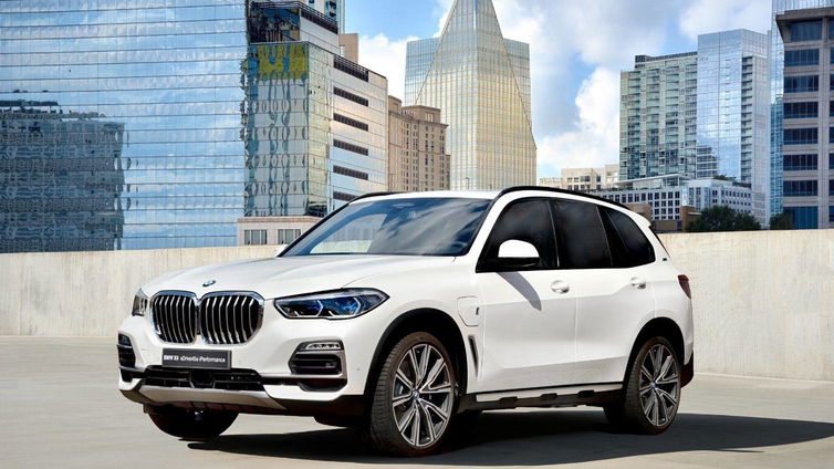 Immagine di Bmw X5 xDrive45e: plug-in hybrid con 87 km di autonomia