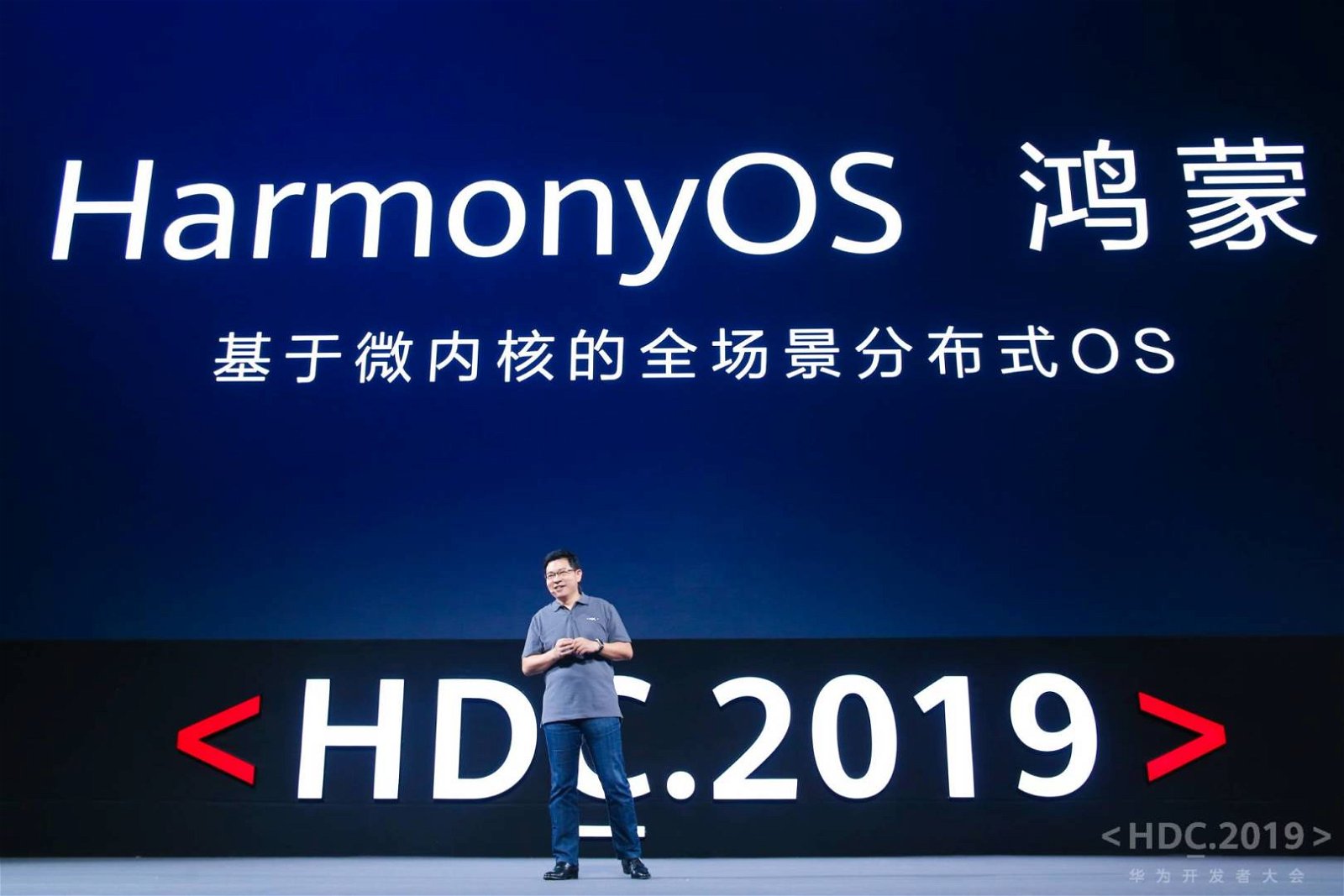 Immagine di Huawei, smartphone con HarmonyOS nel 2021