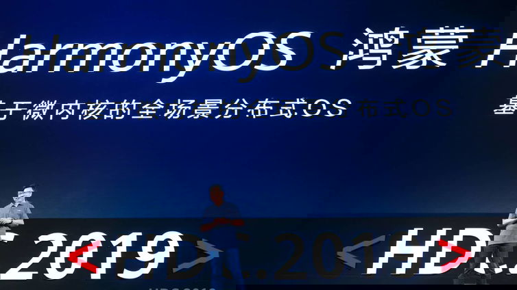 Immagine di Huawei, smartphone con HarmonyOS nel 2021