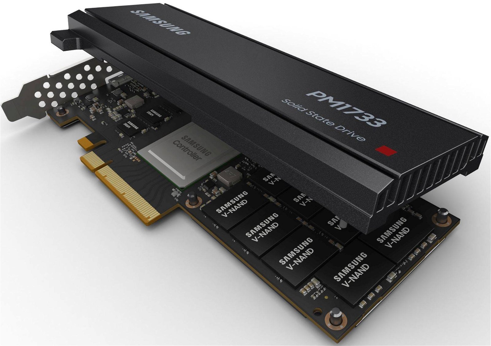 Immagine di Samsung PM1733 PCIe 4.0, fino a 8 GB/s e 30 terabyte